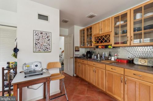 151 Gravers Ln, Philadelphia PA 19118-2806 exterior