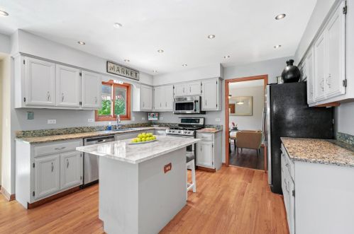 1445 Shaman Dr, Lemont IL  60490-5572 exterior