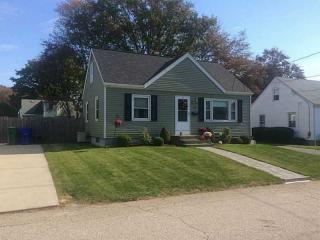 22 Yale Ave, East Providence, RI 02915-1732