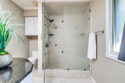 2711 Lakeview Ln, Carrollton TX exterior