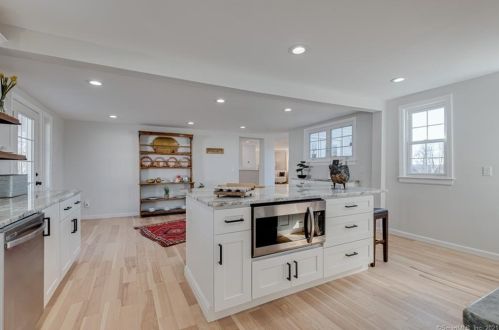 41 New Marker Rd, Wapping CT  06074-1863 exterior