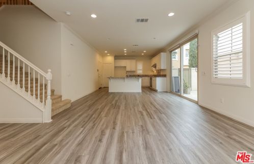 154 Pathway, Irvine CA  92618-8846 exterior