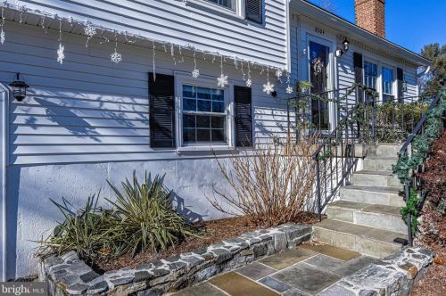 8304 Lindside Way, Springfield VA  22153-3522 exterior