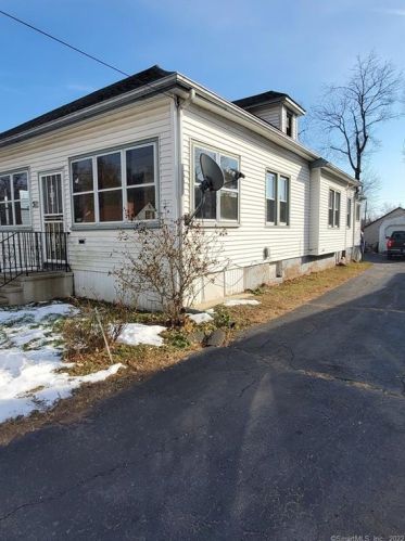 31 Morningside St, Hartford, CT 06112-1141