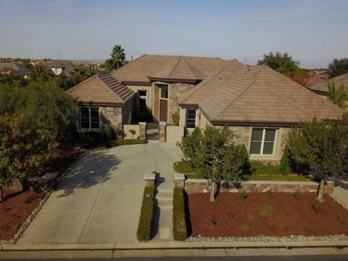 1552 Silver Summit Dr, Fresno, CA 93730-3589