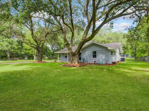 3507 Shadycrest Dr, Pearland, TX 77581-6123