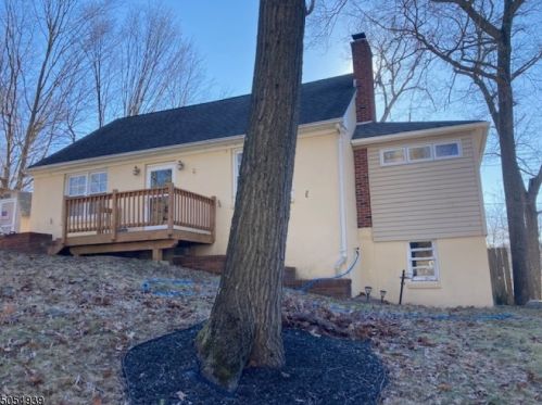 99 Dupont Ave, Hopatcong, NJ 07843-1763