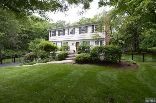 434 Heights Rd, Ridgewood, NJ 07450-1512