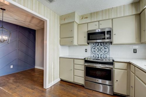 9504 Amberton Pkwy, Dallas TX  75243-3228 exterior