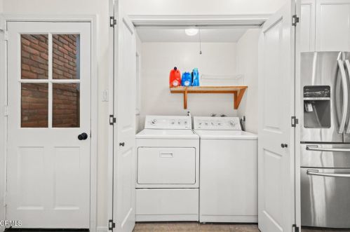 2512 Rockdell St, Glendale CA 91214-2221 exterior