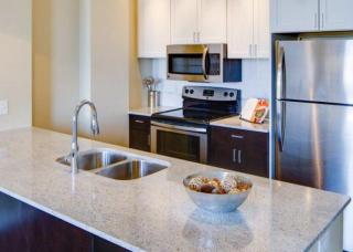 430 Oak Grove St, Minneapolis MN  55403-3253 exterior