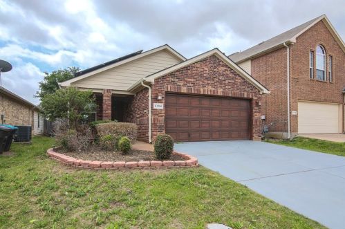 2124 Charmion Ln, Fort Worth TX  76131-1607 exterior