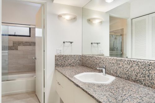 859 Hao St, Honolulu HI  96821-1620 exterior