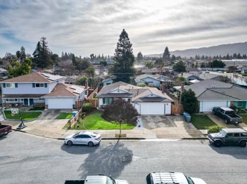 740 La Paloma Way, Gilroy CA  95020-4107 exterior