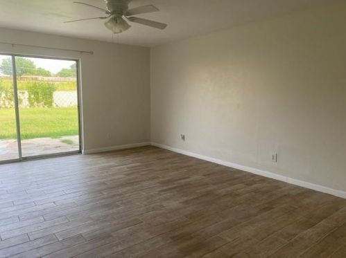 2904 Lockwood Dr, Carrollton TX  75007-5748 exterior