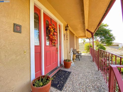 691 Fiesta Pl, Hayward, CA 94544-6714