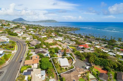 1404 Laamia Pl, Honolulu, HI 96821-1403