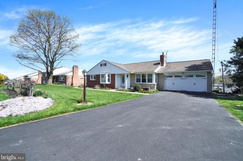 1749 Crescent Rd, York, PA 17403-4601