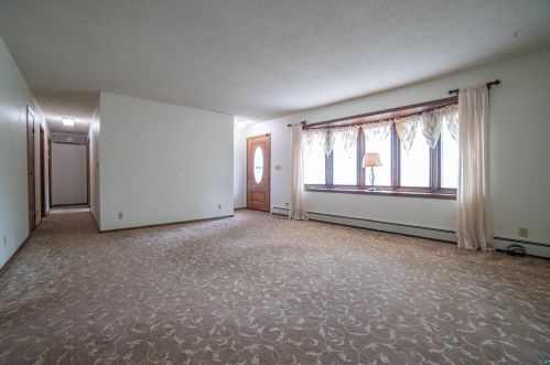 825 Almac Dr, Duluth, MN 55810-2744