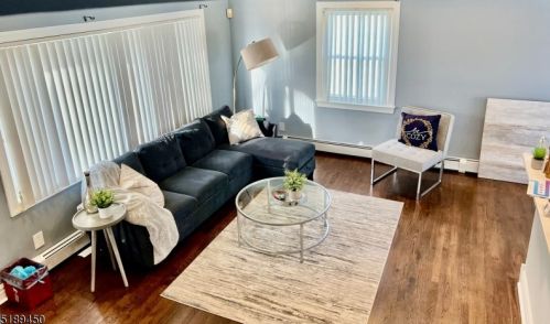 32 Freeman Pl, Town Center, NJ 07052-4405