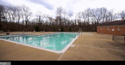 9733 Lakepointe Dr, Springfield VA  22015-1881 exterior