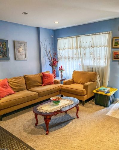 287 Hunterdon St, Newark, NJ 07103-2677