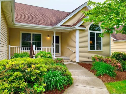 16 Regatta Dr, Niantic CT  06357-1644 exterior