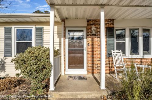 302 Quail Hill Dr, Lacey Township, NJ 08734-1717