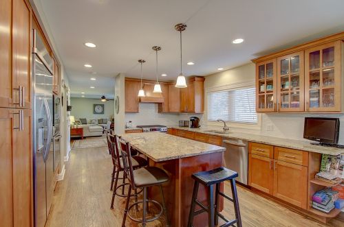 640 Lombardy Ln, Bannockburn, IL 60015-4110