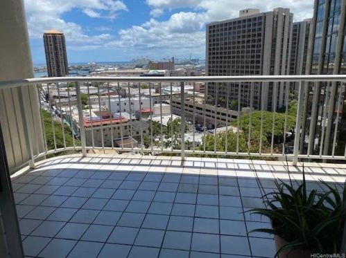 1212 Nuuanu Ave, Honolulu HI  96817-4021 exterior