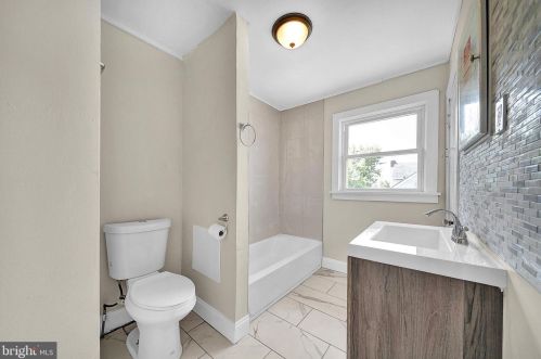 26 Crescent Blvd, Camden NJ  08108-1042 exterior