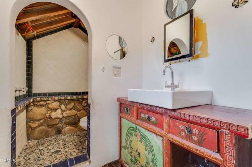 1128 Marion Dr, Glendale CA  91205-3713 exterior