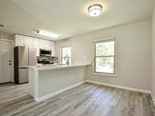 7607 Creston Ln, Austin TX  78752-1326 exterior