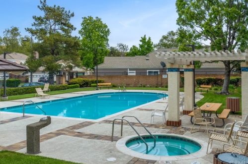 5710 Blackbird Ln, La Verne, CA 91750-2370
