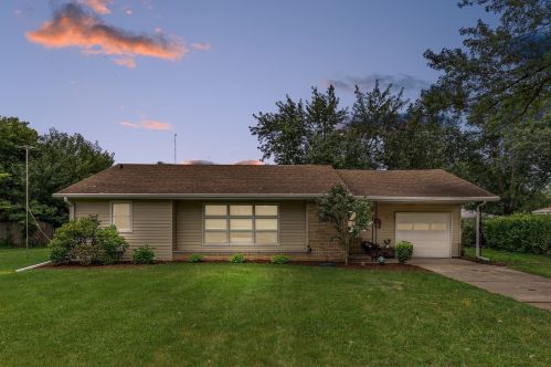 25 Durell Dr, Kankakee, IL 60901-6001