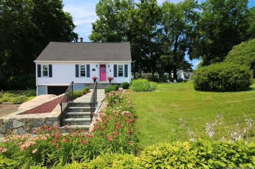 8 Laurel Ave, Derby, CT 06418-2121