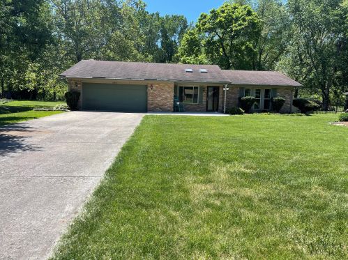 199 Sunnybrook Trl, Enon, OH 45323-1838