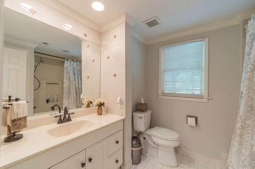 1565 Lazy River Ln, Atlanta GA  30350-3521 exterior