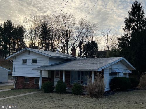 5605 Akron Dr, Harrisburg, PA 17109-5602