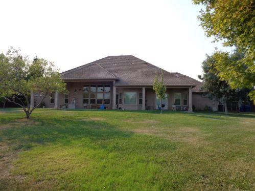 3834 Golden Bear Dr, Merced, CA 95340-9456