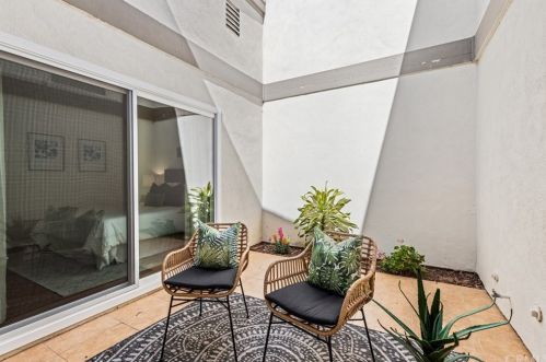 20 Spicewood Way, Irvine CA  92612-2721 exterior