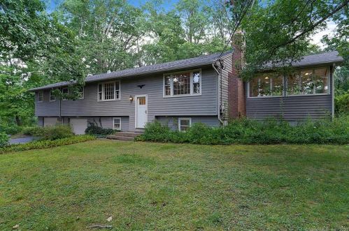 4 Oak Dr, East Hampton, CT 06447-1133