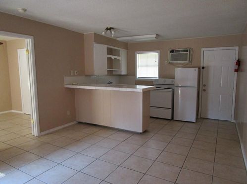 208 University Ave, Huntsville, TX 77320-4058