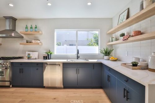 5810 Mammoth Ave, Van Nuys CA  91401-4419 exterior