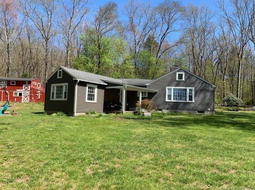 52 Hurry Hill Rd, Putnam, CT 06260-3108