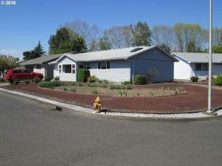 1745 King Way, Woodburn OR  97071-2742 exterior