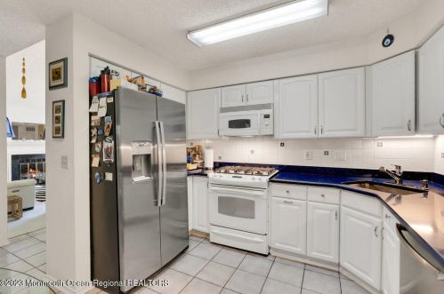 178 Old Orch Ln, Tinton Falls NJ 07712-2570 exterior