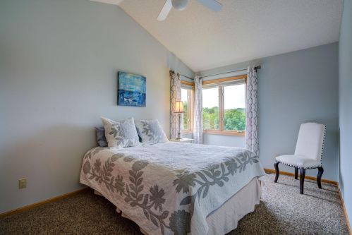 1562 Blackhawk Lake Dr, Saint Paul MN  55122-1257 exterior