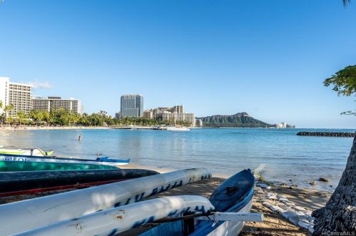 1720 Ala Moana Blvd, Honolulu HI  96815-1302 exterior