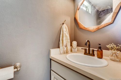 773 Locust St, Denver CO 80207-3942 exterior